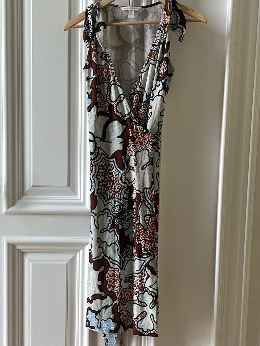 Diane Von Furstenberg Silk Dress. DVF Tyler Silk Wrap Dress. - Picture 5 of 9